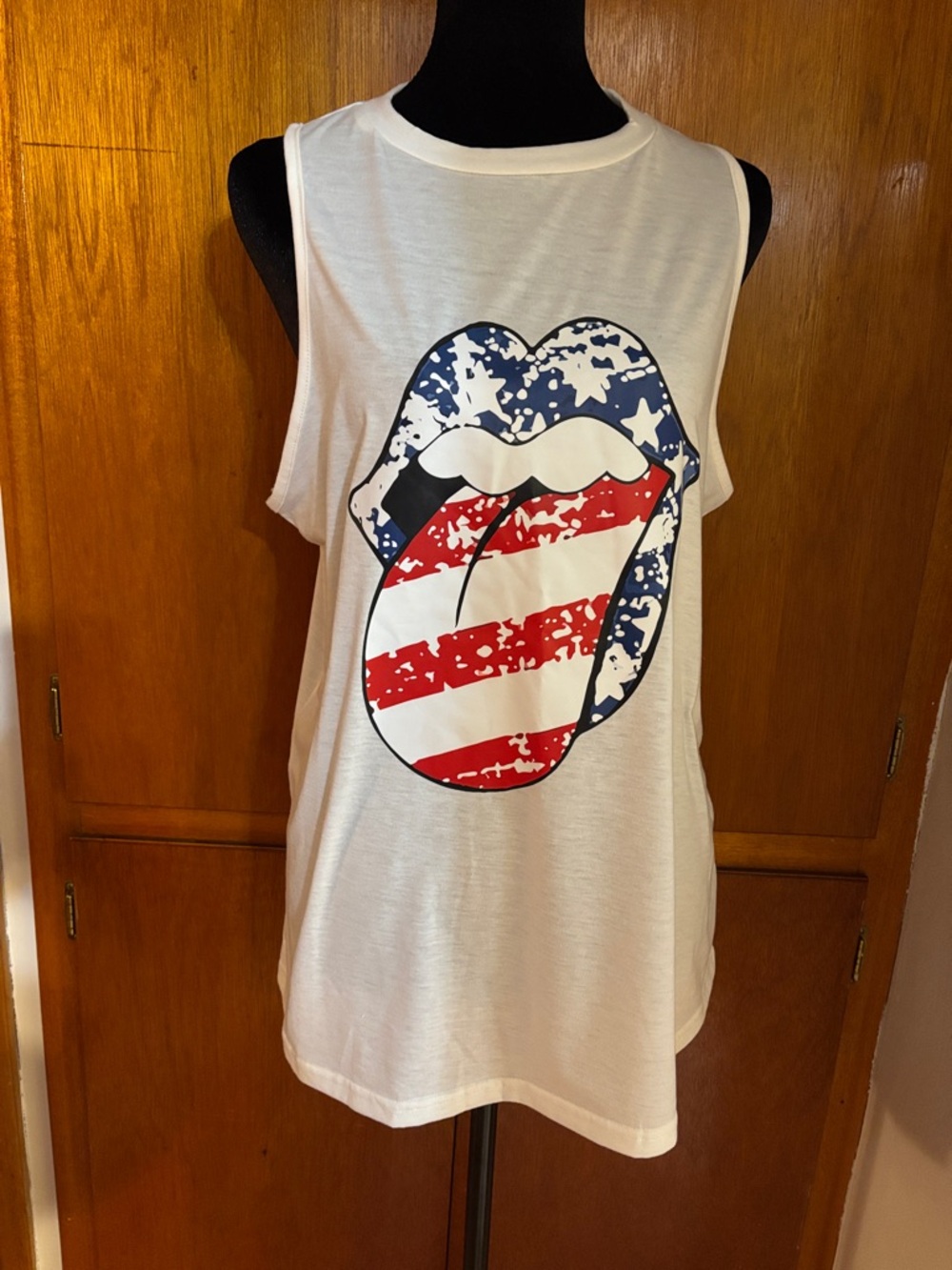 Graphic Sleeveless Tee with American Flag Tongue Graphic 4th of July Stones XL